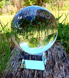 8 in round Crystal Ball (200mm) - Clear